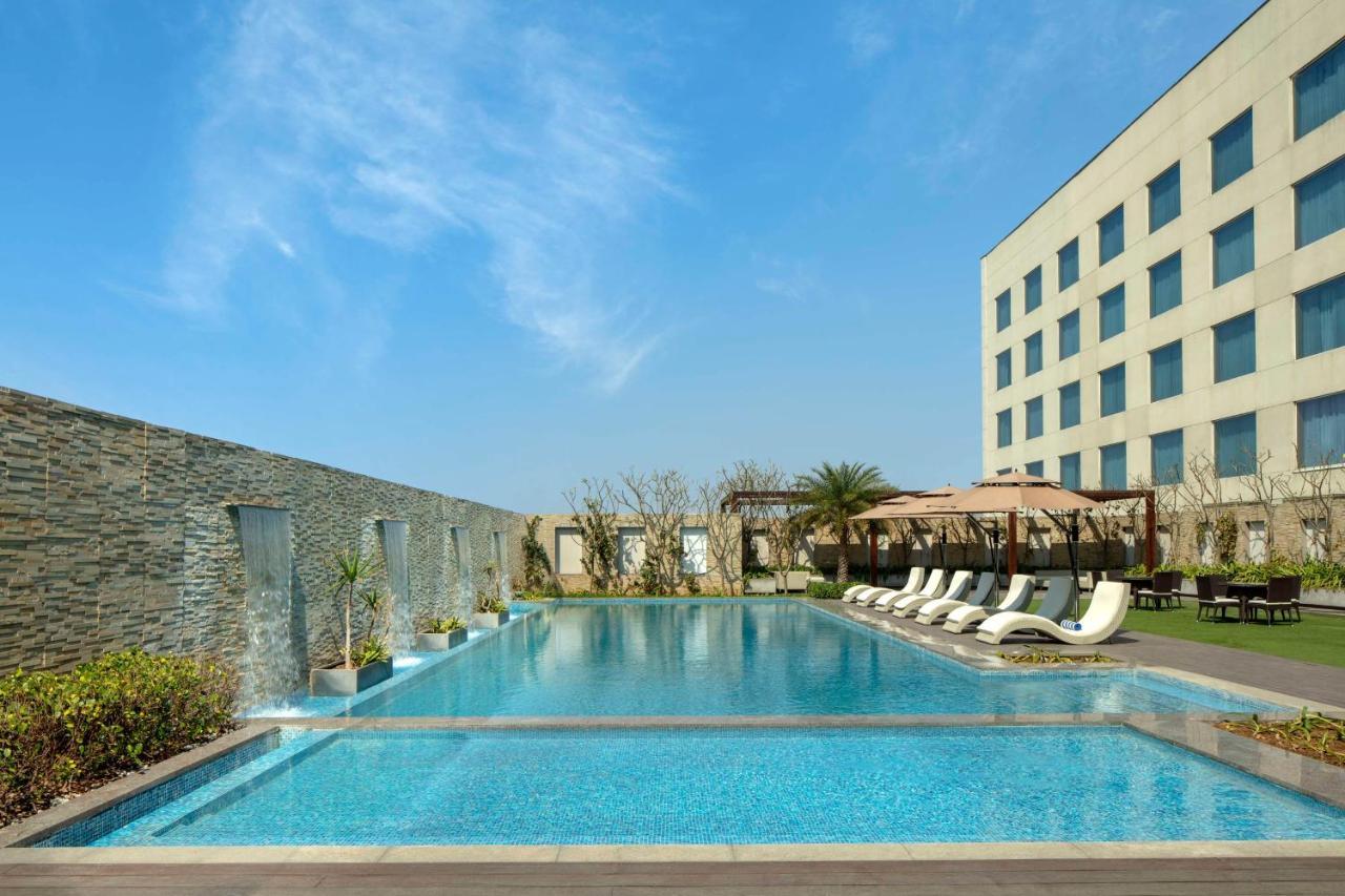Отель Radisson Blu Фаридабад Экстерьер фото