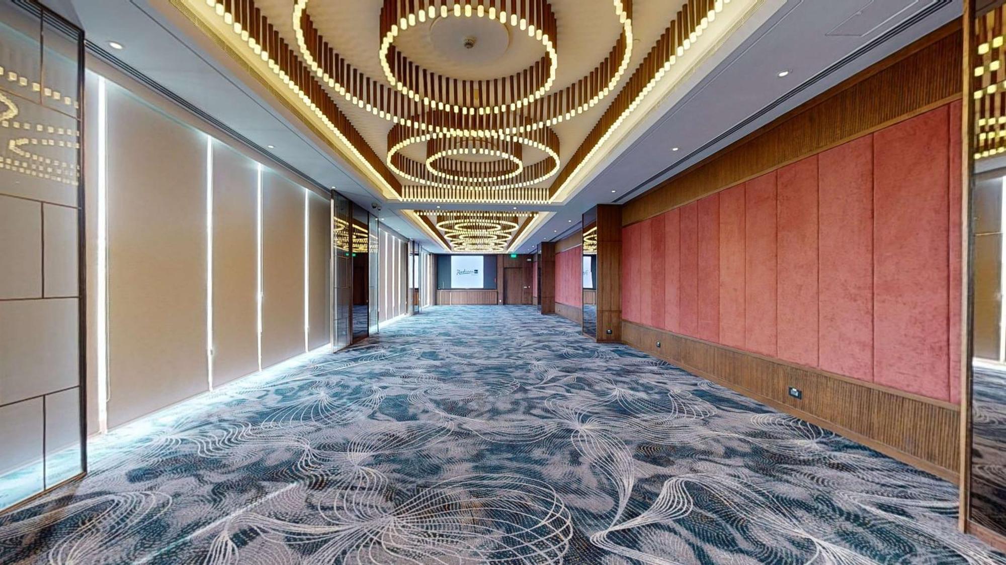 Отель Radisson Blu Фаридабад Экстерьер фото